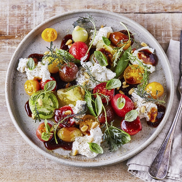 Ensalada de burrata y tomates con salsa balsámica Ensalada de burrata y tomates con salsa balsámica